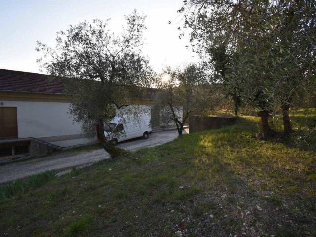 Locale Commerciale in vendita a Torri, Rignano Sull'arno