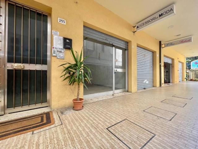 Locale Commerciale in vendita a Rimini, Reggio Emilia