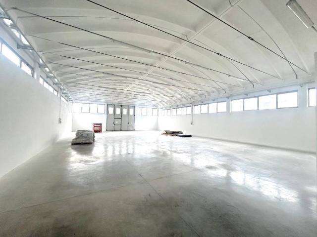 Locale Commerciale in vendita a Fornace Marchesini, Rimini