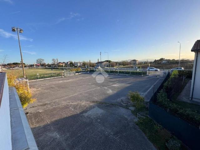 Locale Commerciale in vendita a Rimini, Reggio Emilia