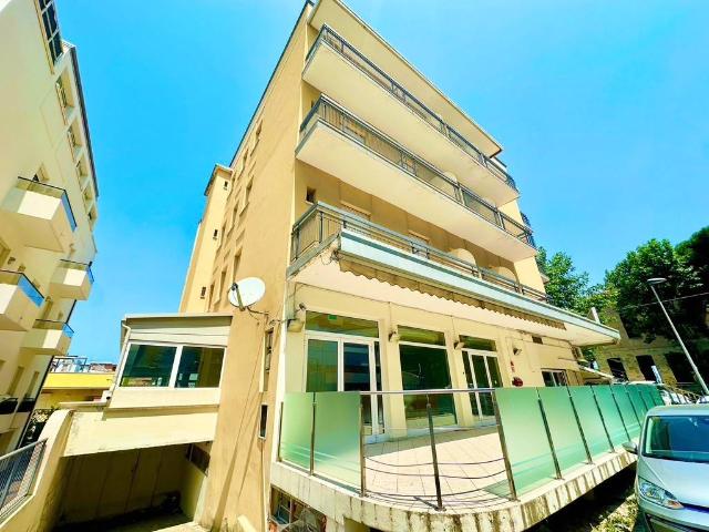 Locale Commerciale in vendita a Rimini, Reggio Emilia
