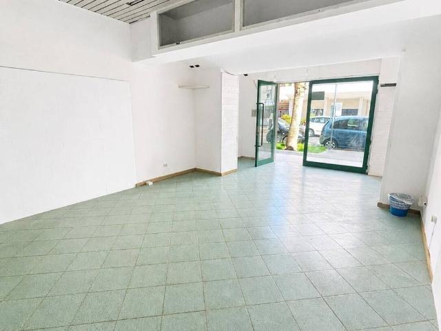 Locale Commerciale in vendita a Rimini, Reggio Emilia