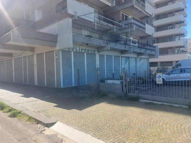 Locale Commerciale in vendita a Rimini, Reggio Emilia