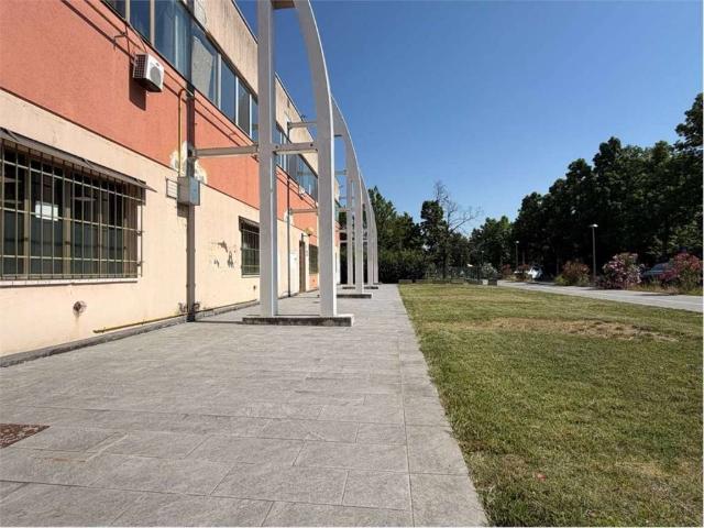 Locale Commerciale in vendita a Pianura Reggiana, Re
