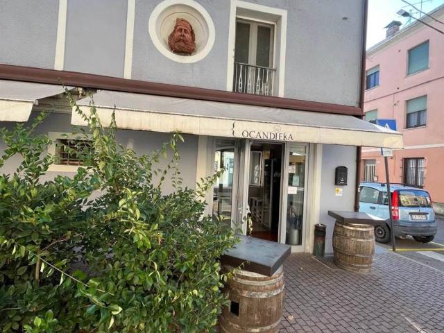Locale Commerciale in vendita a Pianura Reggiana, Re