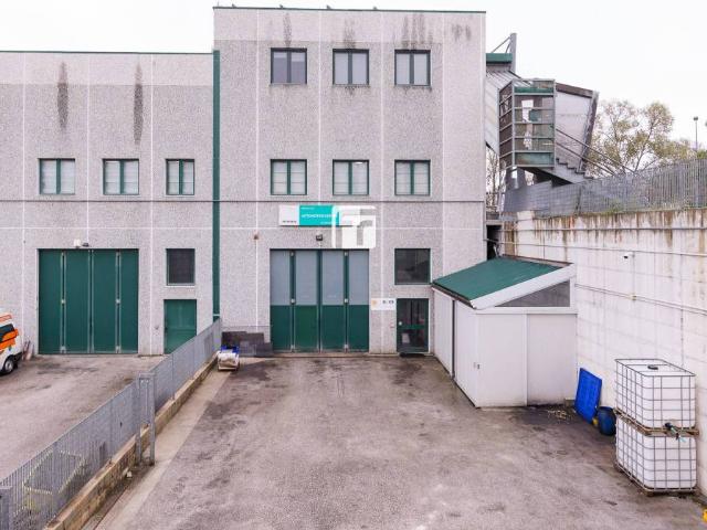 Locale Commerciale in vendita a Ripalimosani, Molise