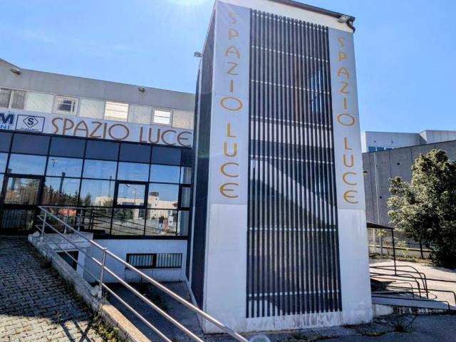 Locale Commerciale in vendita a Ripalimosani, Molise