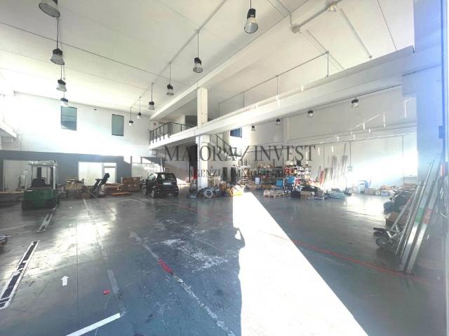 Locale Commerciale in vendita a San Salvatore, Marche