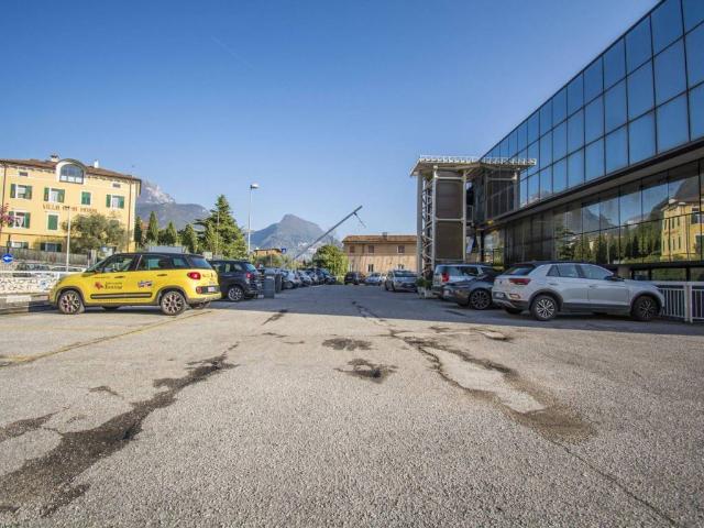 Locale Commerciale in vendita a Comunità Alto Garda e Ledro, Riva