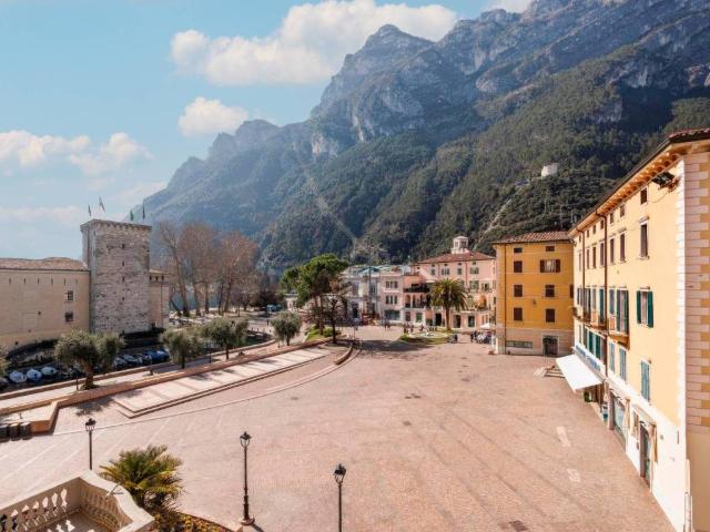 Locale Commerciale in vendita a Comunità Alto Garda e Ledro, Riva