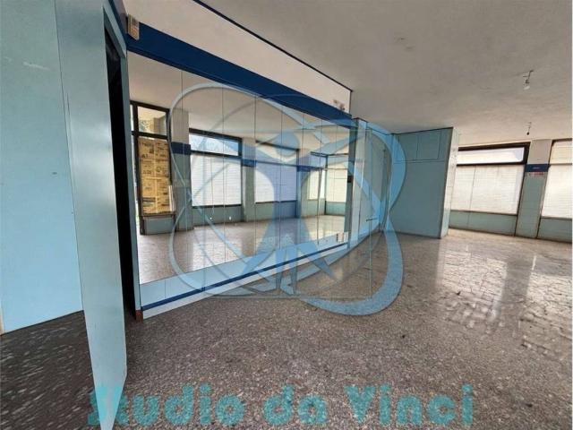 Locale Commerciale in vendita a Comunità Alto Garda e Ledro, Riva