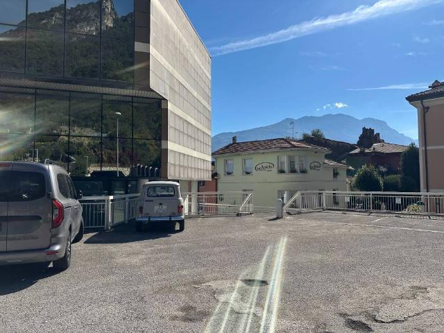 Locale Commerciale in vendita a Comunità Alto Garda e Ledro, Riva