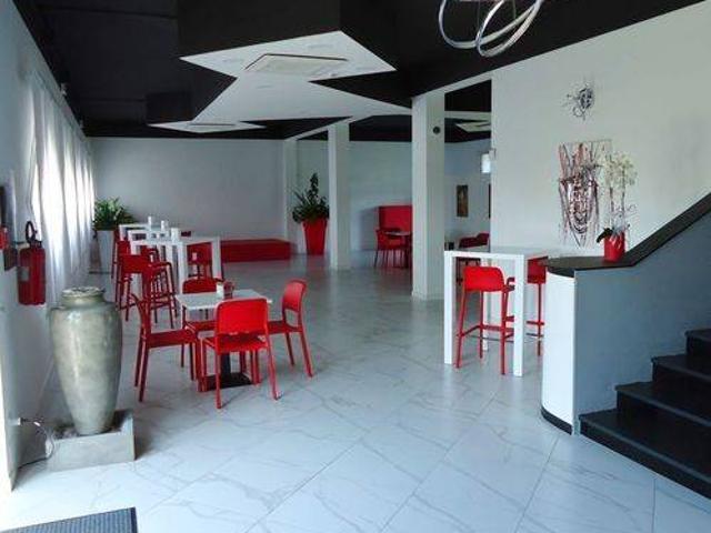 Locale Commerciale in vendita a Unione Terre e Fiumi, Berra