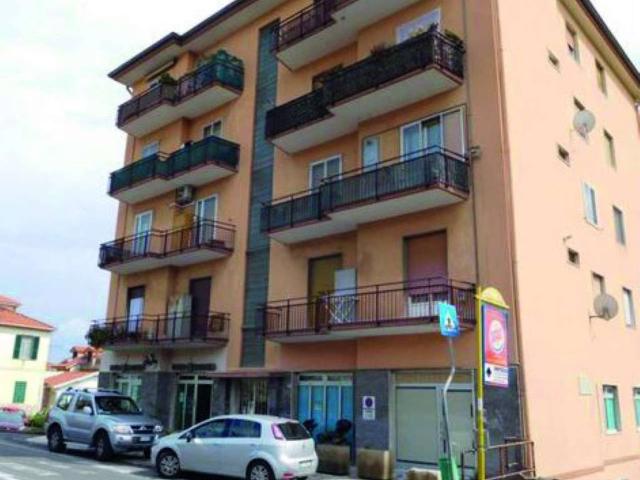 Locale Commerciale in vendita a Riva Ligure, Liguria