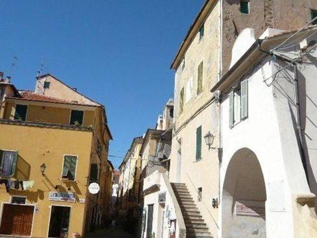 Locale Commerciale in vendita a Riva Ligure, Liguria
