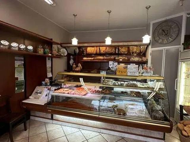 Locale Commerciale in vendita a Rivanazzano, Lombardia