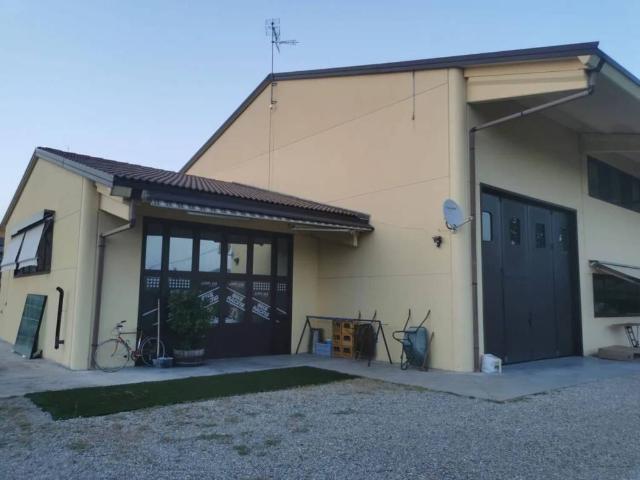 Locale Commerciale in vendita a Rivanazzano, Lombardia