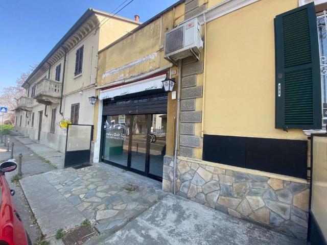 Locale Commerciale in vendita a Rivanazzano, Lombardia