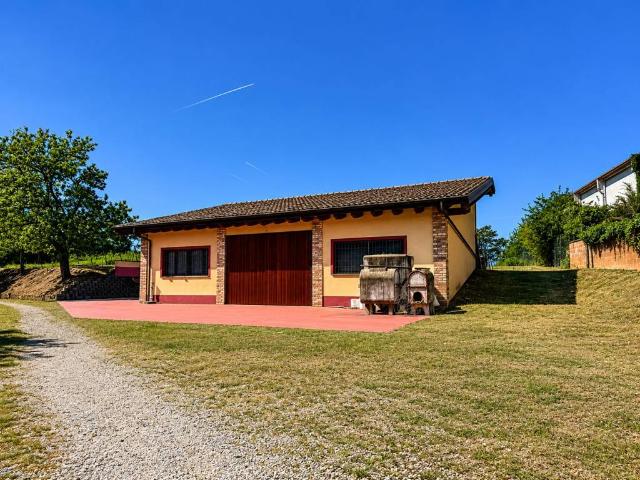 Locale Commerciale in vendita a Rivanazzano, Lombardia
