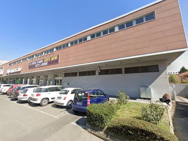 Locale Commerciale in vendita a Vesignano, Piemonte