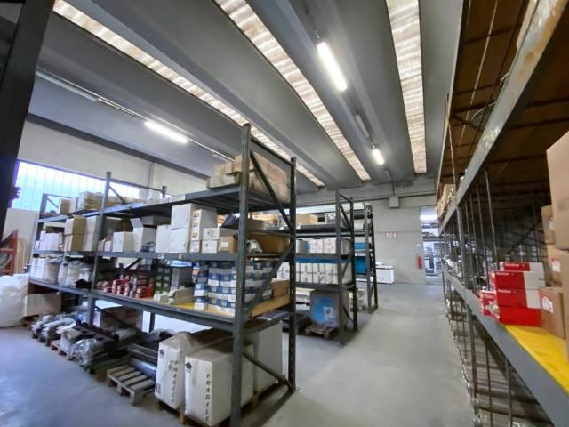 Locale Commerciale in vendita a Larzano, Rivergaro