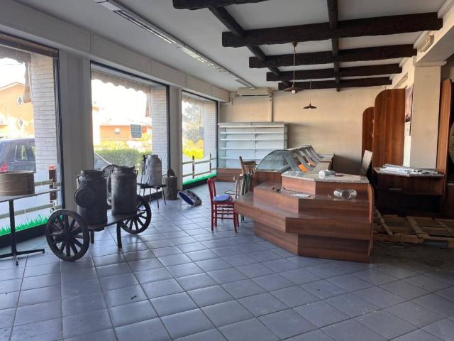 Locale Commerciale in vendita a Pieve Dugliara, Rivergaro