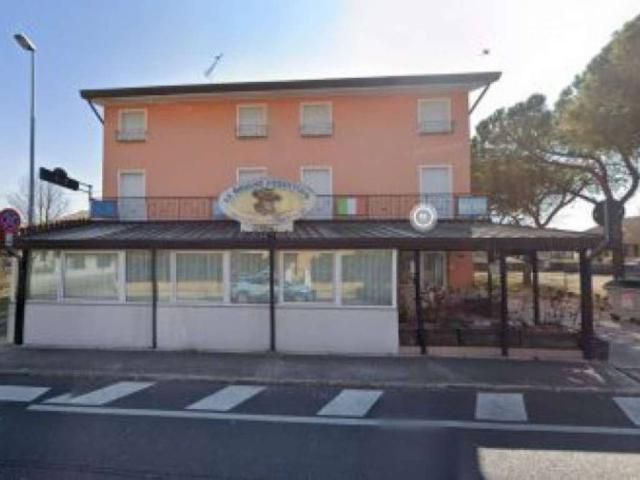 Locale Commerciale in vendita a Rivignano Teor / Rivignan Teôr, Rivignano