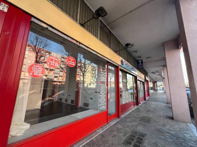 Locale Commerciale in vendita a Piemonte, Torino
