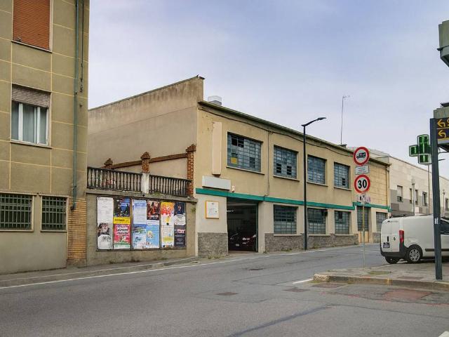 Locale Commerciale in vendita a Borgo Uriola, Piemonte