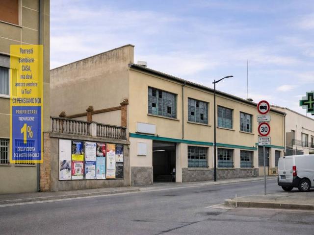 Locale Commerciale in vendita a Borgo Uriola, Piemonte