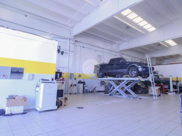 Locale Commerciale in vendita a Rivolta D'adda, Lombardia