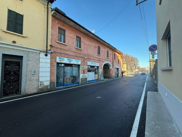 Locale Commerciale in vendita a Rivolta D'adda, Lombardia