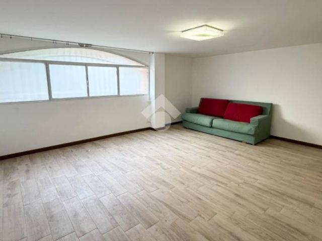 Locale Commerciale in vendita a Robbiate, Lombardia