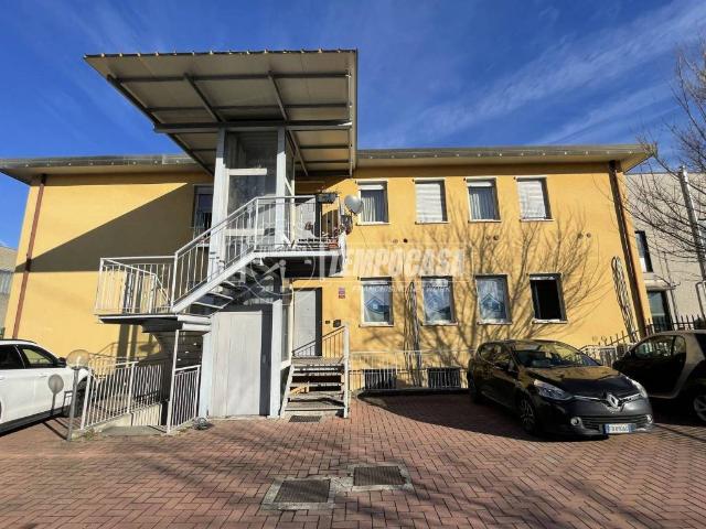 Locale Commerciale in vendita a Robbiate, Lombardia