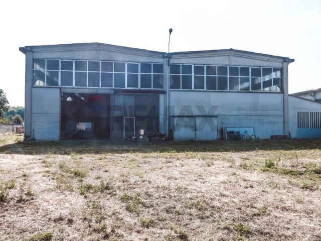 Locale Commerciale in vendita a Robbio, Lombardia
