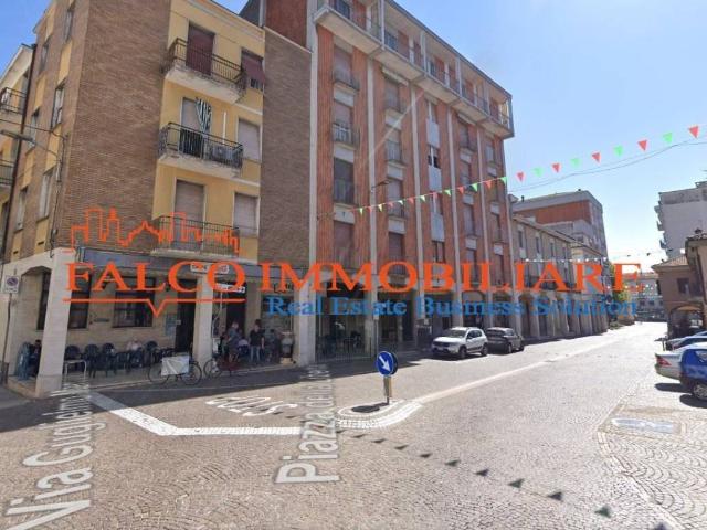 Locale Commerciale in vendita a Robbio, Lombardia