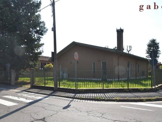 Locale Commerciale in vendita a Robecco Sul Naviglio, Lombardia