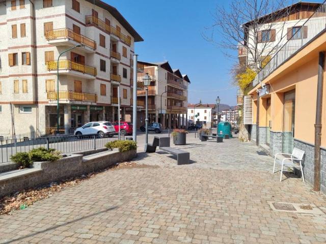 Locale Commerciale in vendita a Case Manera, Piemonte