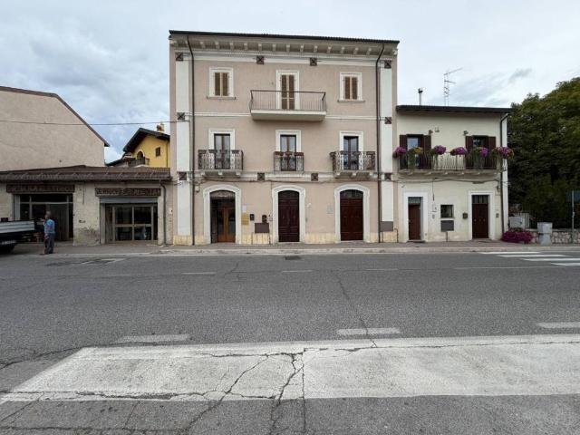Locale Commerciale in vendita a Rocca di Mezzo, L'Aquila