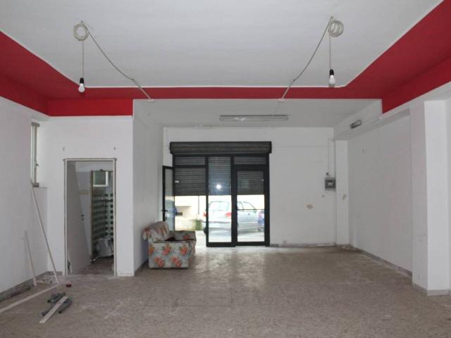 Locale Commerciale in vendita a Calabria, Cosenza