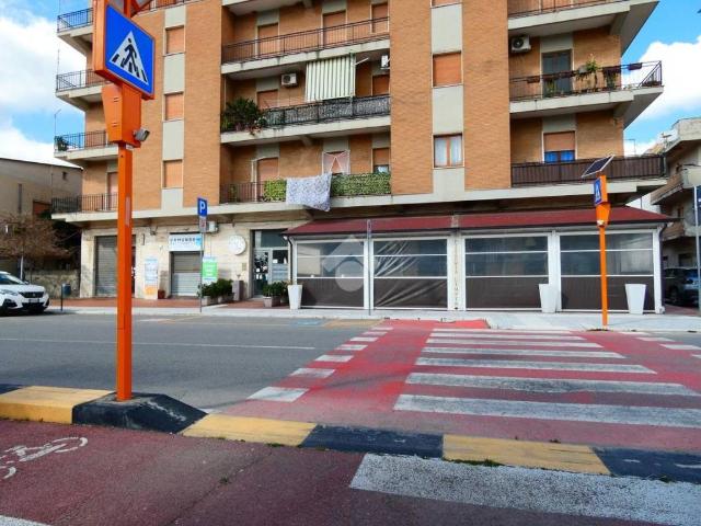 Locale Commerciale in vendita a Calabria, Cosenza
