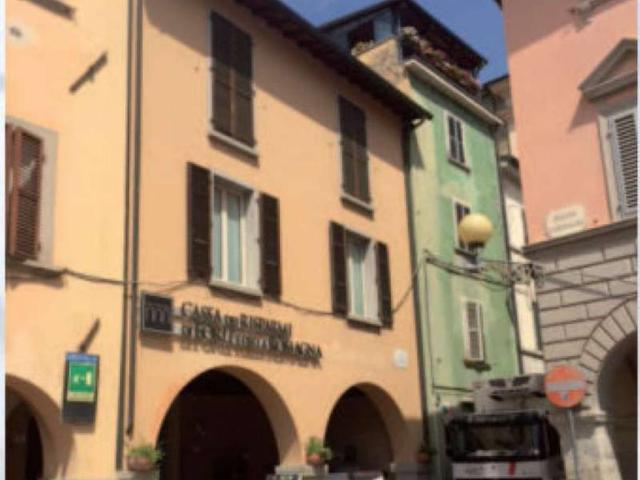 Locale Commerciale in vendita a Unione di Comuni della Romagna Forlivese, Rocca San Casciano