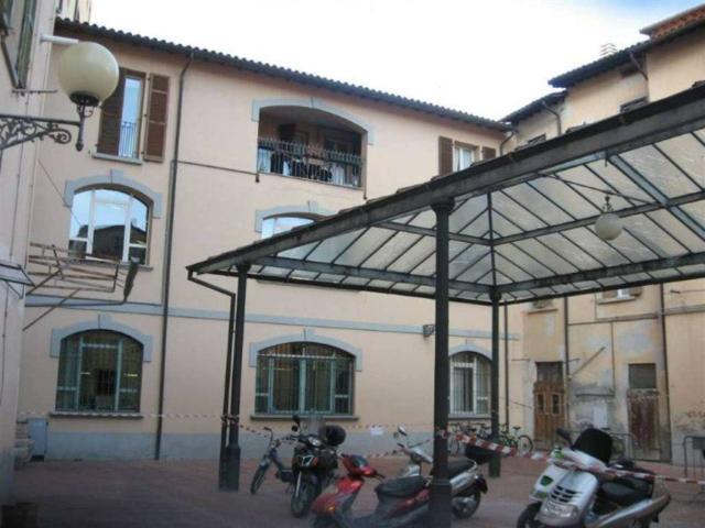 Locale Commerciale in vendita a Unione di Comuni della Romagna Forlivese, Rocca San Casciano