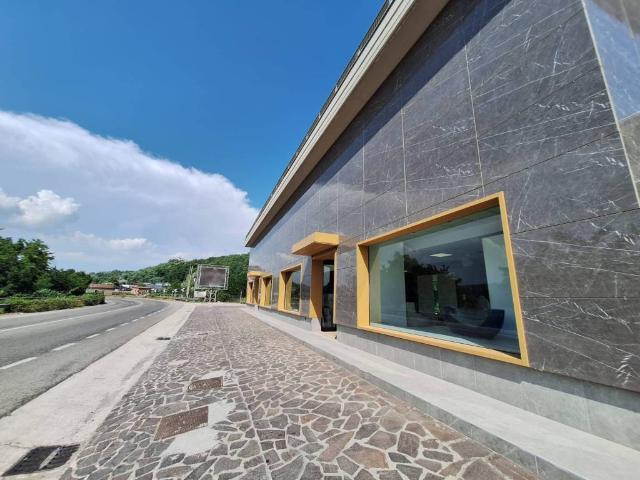 Locale Commerciale in vendita a Roccabascerana, Campania