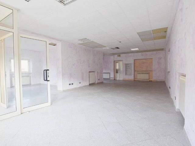 Locale Commerciale in vendita a Piemonte, Cuneo