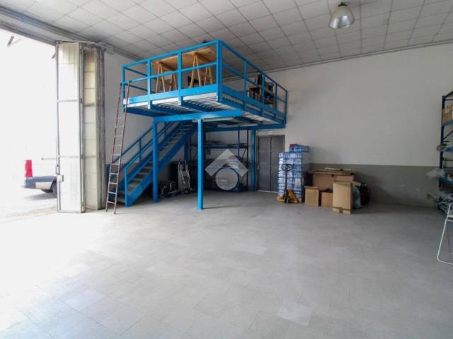 Locale Commerciale in vendita a Roccafranca, Lombardia