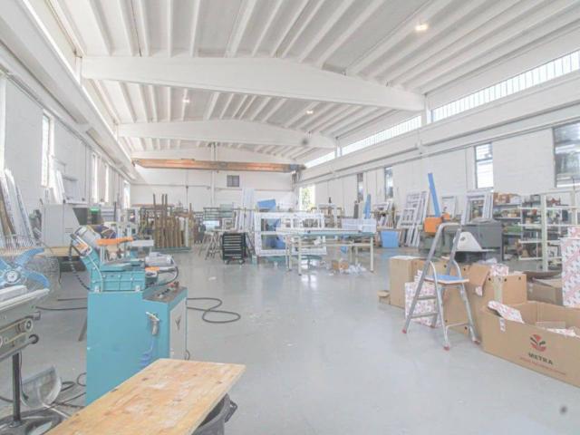 Locale Commerciale in vendita a Roccafranca, Lombardia