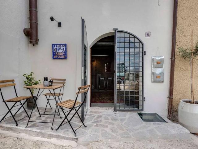Locale Commerciale in vendita a Unione dei Comuni Montani Amiata Grossetana, Roccalbegna