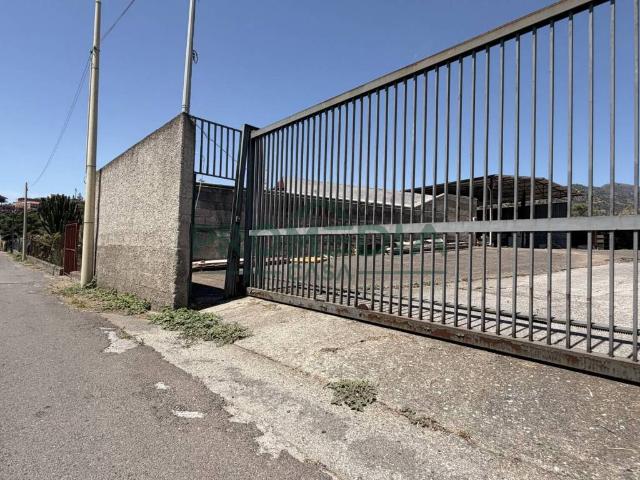 Locale Commerciale in vendita a Roccalumera, Sicilia