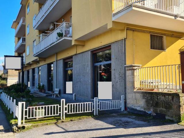 Locale Commerciale in vendita a Roccapiemonte, Campania